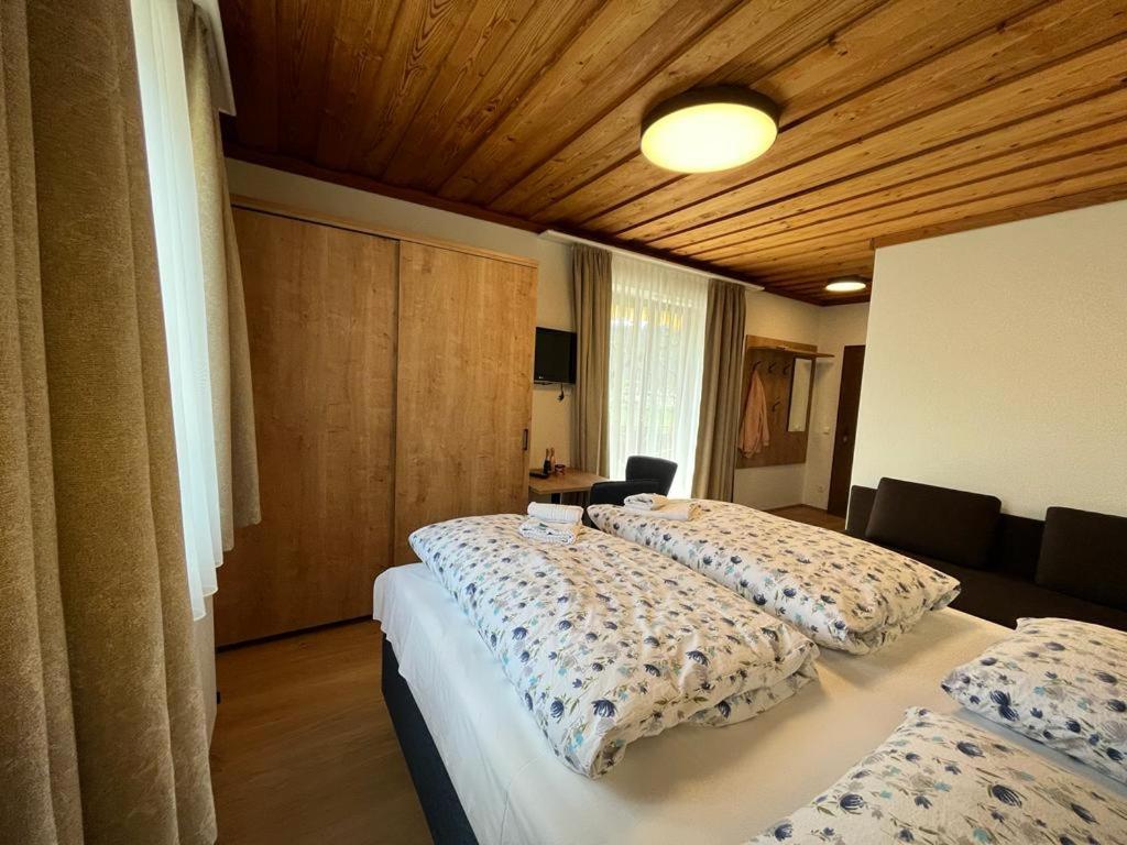 Pension Sommerauer ฮัลล์ไอน์ ภายนอก รูปภาพ